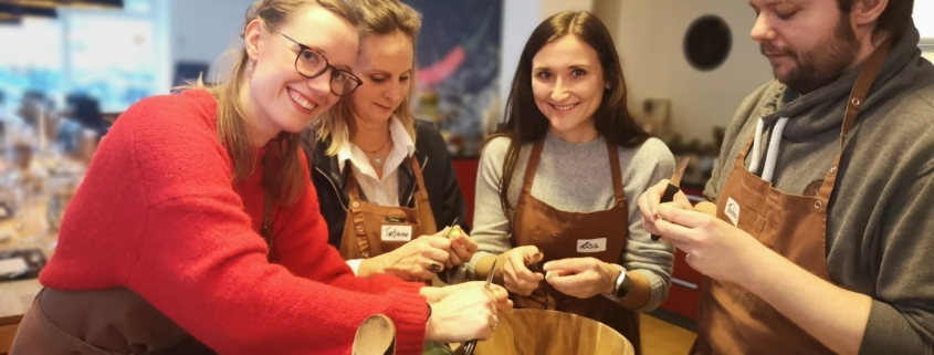 Menschen beim Kochen